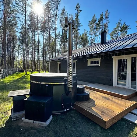 Home, Hiiumaa With Nordic Hottub & Sauna Feriehus *